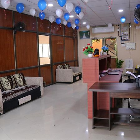 Hotel Diamond Ac Dormitory And Guest House Surate Extérieur photo