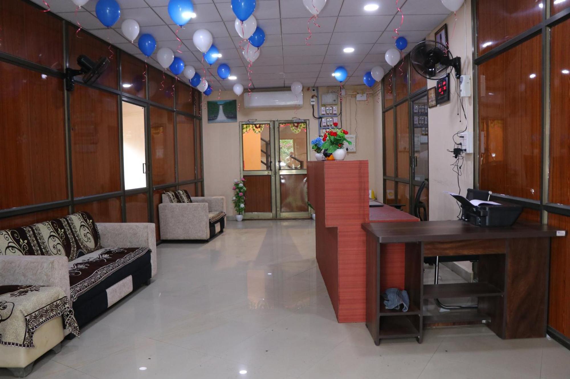 Hotel Diamond Ac Dormitory And Guest House Surate Extérieur photo