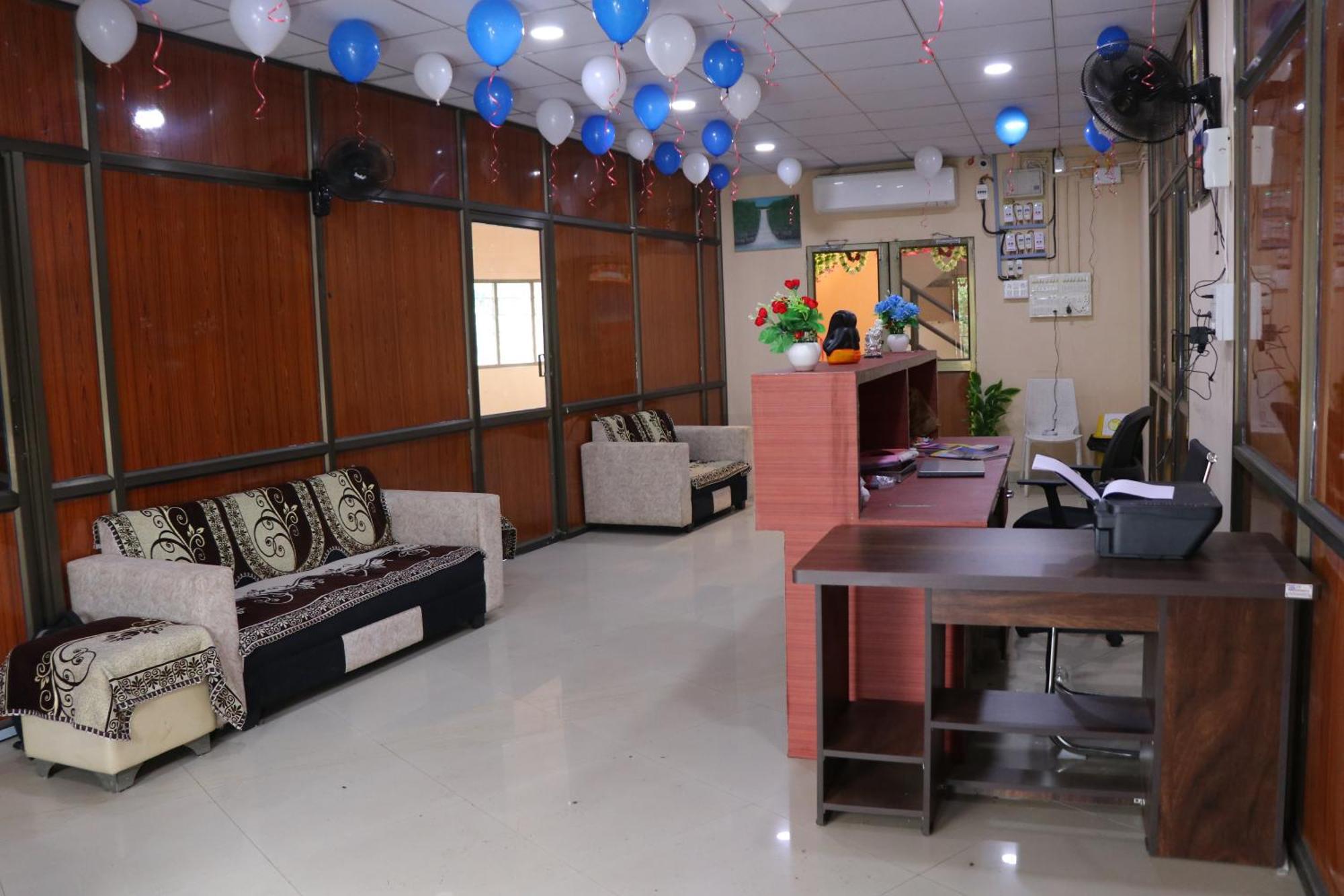 Hotel Diamond Ac Dormitory And Guest House Surate Extérieur photo